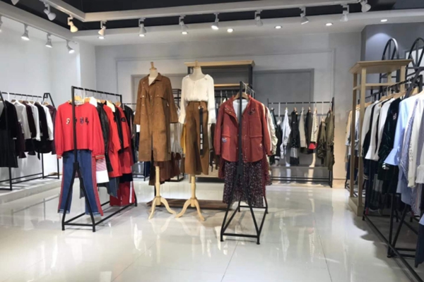 衣服尾货进价40元能卖多少？尾货服装定价策略分享_女装品牌尾货批发哪里便宜