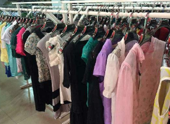 　女装进货禁忌有哪些呢?_尾货服装批发市场哪里有