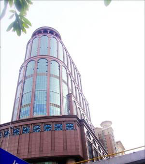 哪里有大牌尾货女装批发进货渠道_服装尾货在哪里批发