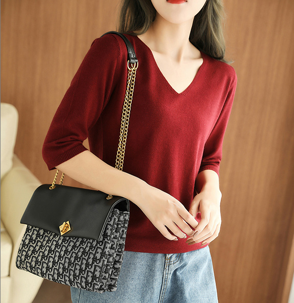 春装款女中袖V领包芯纱打底衫半袖t恤女针织上衣薄款毛衣_品牌折扣店怎么加盟