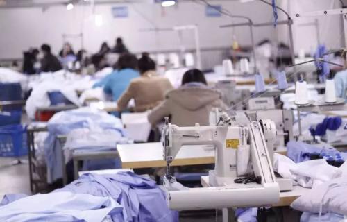 哪里可以批发到一手货源的品牌剪标尾货女装_服装尾货在哪里批发