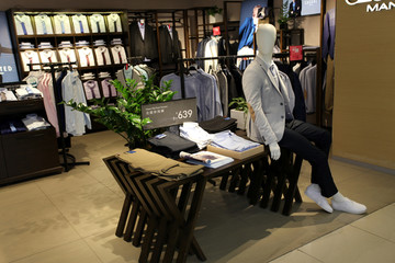 初次开女装尾货店的进货技巧，新手一定要注意这四点！_服装尾货在哪里批发