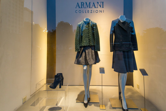 广东尾货服装市场怎么样批发价格贵吗_尾货库存批发市场在哪里