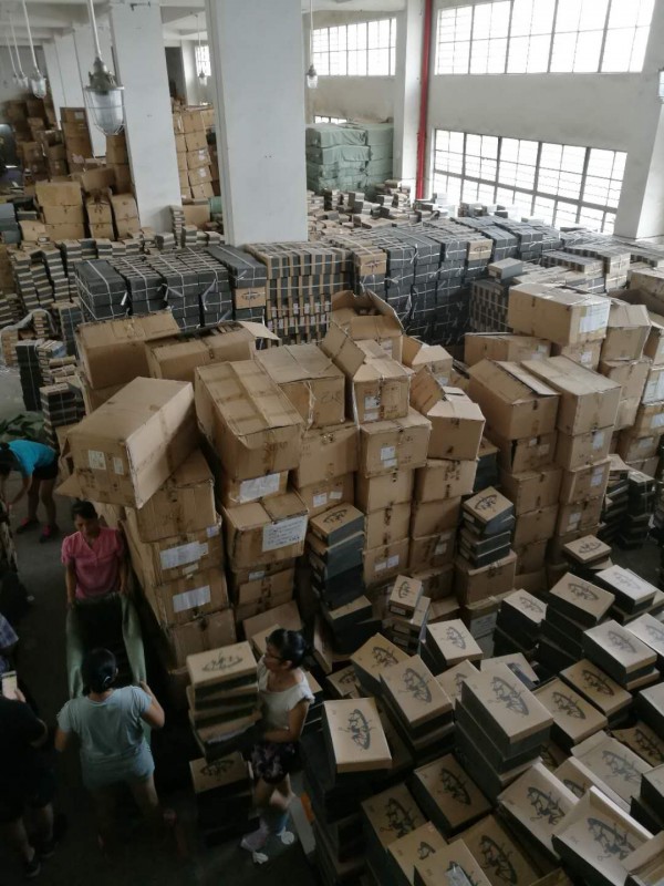 乔丹李宁断码尾货鞋子处理厂家一手货源_品牌折扣店进货渠道