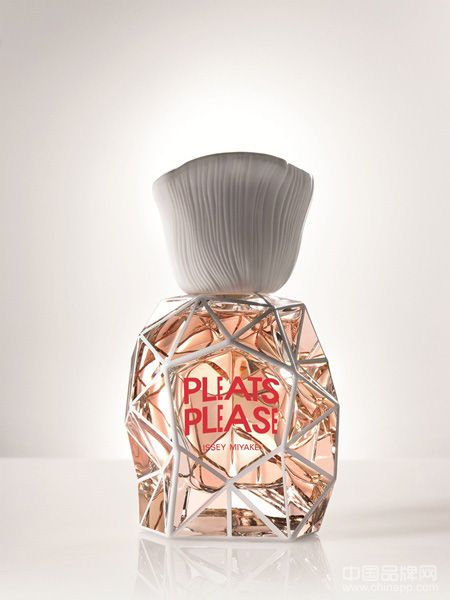 三宅一生推出「Pleats Please」圣诞限定版淡香精