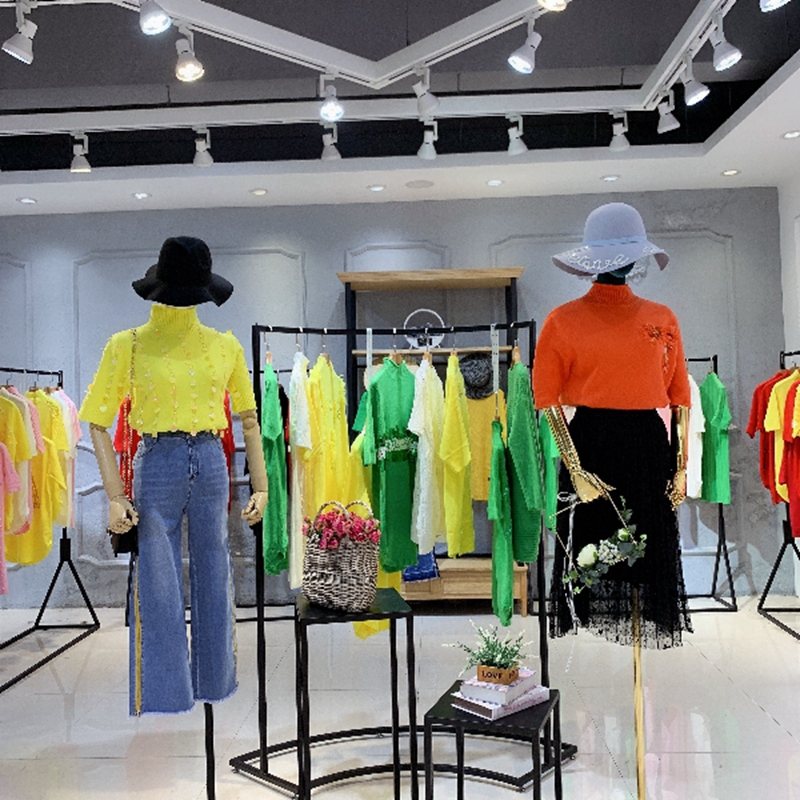 广州哪里有毛衣尾货毛衣如何搭配好看？_服装尾货在哪里批发