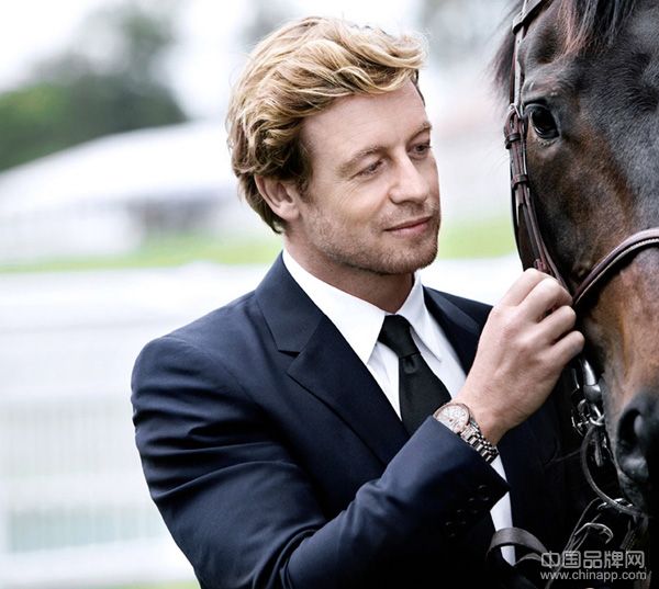 男星Simon Baker 将代言纪梵希全新男士香水