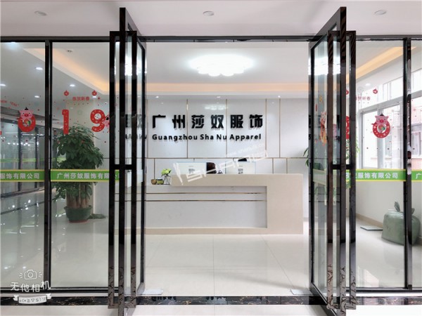 直播神货【 朗斯莉】21冬女装走份批发实体直播自带流量货源_高端品牌折扣女装加盟