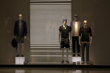 广州石井开品牌时尚尾货折扣店怎么进货_尾货库存批发市场在哪里