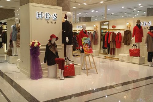 中老年人衣服尾货批发市场进货技巧_女装品牌尾货批发哪里便宜