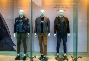 在广州品牌库存尾货批发折扣店怎么拿货？_尾货服装批发市场哪里有