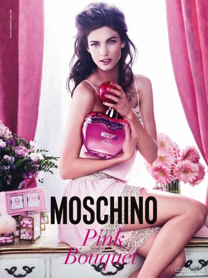 Moschino 推出新款香水 Pink Bouquet