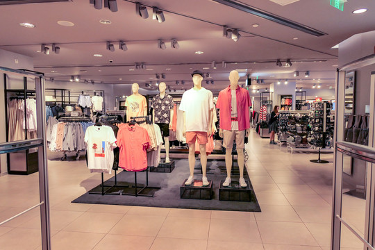 广州服装尾货批发厂家在哪里直售怎么拿货_女装品牌尾货批发哪里便宜