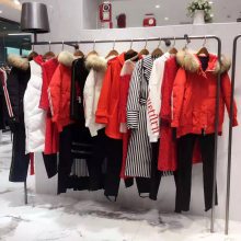 做羽绒服尾货怎么样？有什么批发技巧_服装尾货在哪里批发