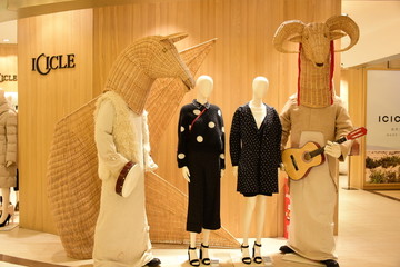 把握女装尾货渠道就是把握了女装尾货市场_女装品牌尾货批发哪里便宜