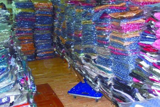 品牌尾货羽绒服的批发市场在哪里_服装尾货在哪里批发