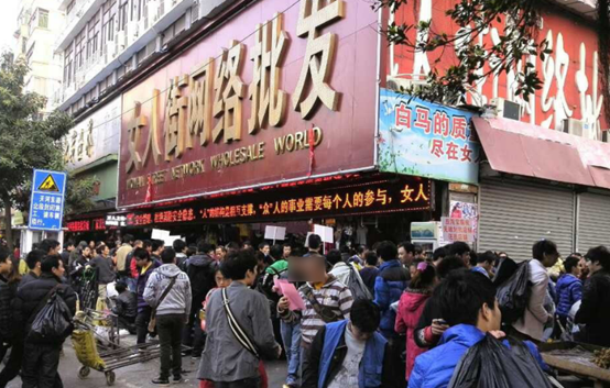 服装店如何把控好服装进货数量 做到不压货不断货？_服装尾货在哪里批发