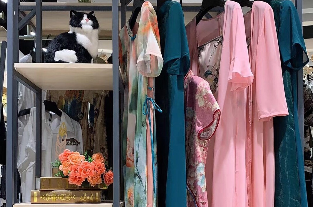 品牌尾货女装按份批发的优势_服装尾货在哪里批发