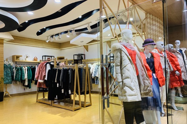 九江羽绒服装尾货批发市场进货大全_服装尾货在哪里批发