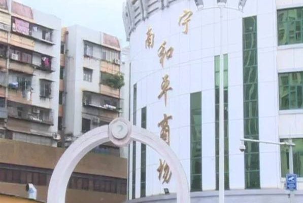 南宁有女士服装尾货批发市场吗_尾货库存批发市场在哪里