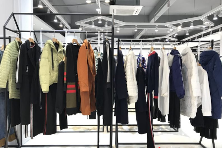 第一次进货怎样拿衣服？需要主要哪几点_尾货服装批发市场哪里有