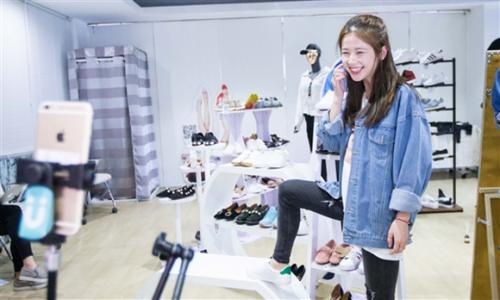 尾货服装做直播有什么技巧和渠道？_女装品牌尾货批发哪里便宜
