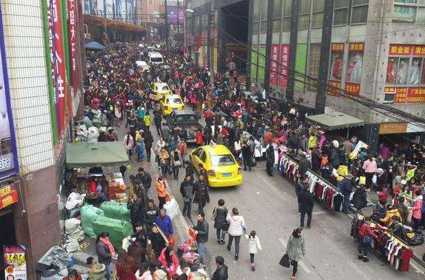 东莞市欧恰恰女装一条街服装尾货批发_服装尾货在哪里批发