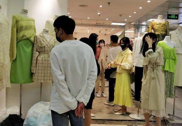 广州都有哪些尾货市场？这几个你一定听过_女装品牌尾货批发哪里便宜