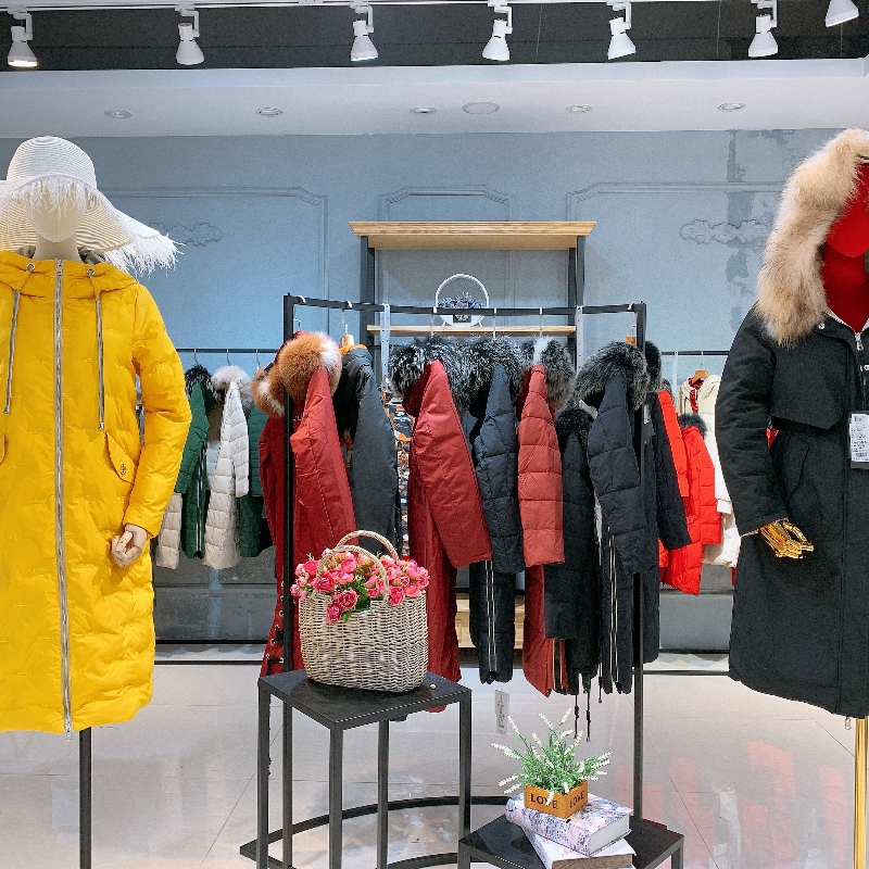 顺义尾货市场在哪里拿货时如何辨别衣服好坏？_尾货库存批发市场在哪里