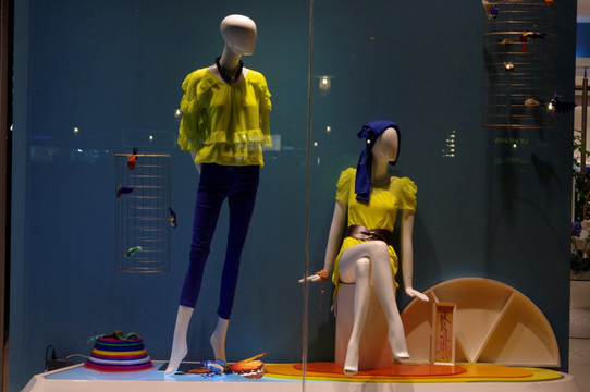 广州次品服装尾货批发市场拿货价格贵吗?_女装品牌尾货批发哪里便宜