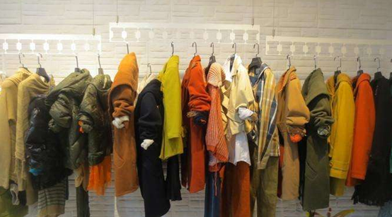 品牌折扣女装尾货批发走份是什么意思_尾货库存批发市场在哪里