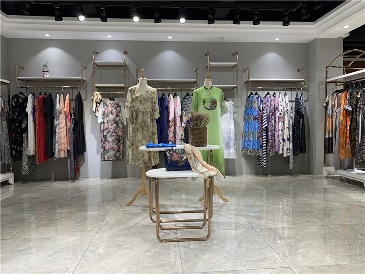 重磅真丝连衣裙桑蚕丝女装折扣深圳青像品牌撤_品牌女装加盟免费铺货