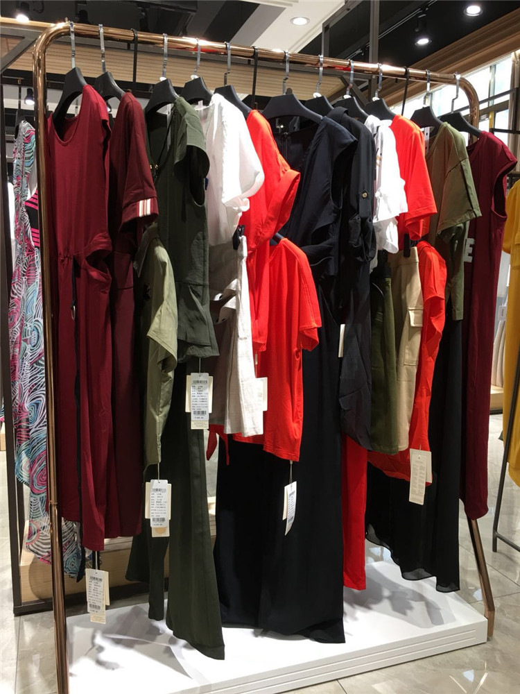 红雨鸶2021年夏装走份品牌折扣女装批发_品牌折扣店进货渠道