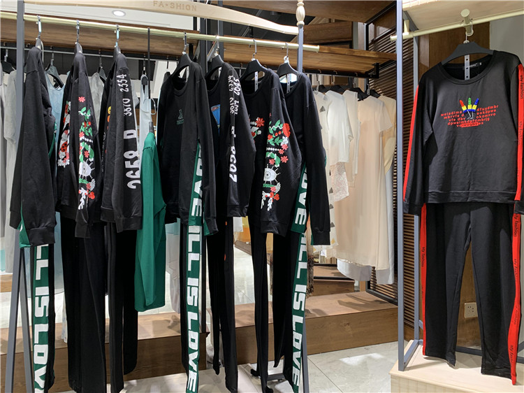 品牌折扣女装休闲套装石头鱼大码女装走份_各种品牌女装折扣货源