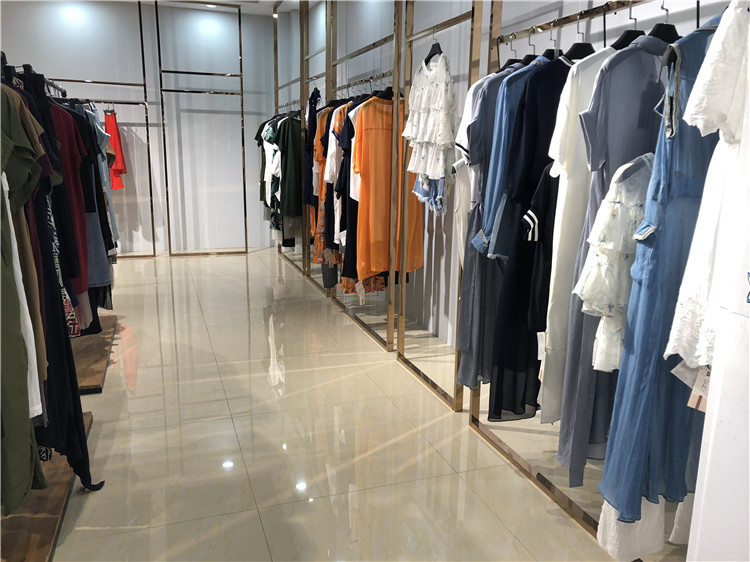 杭州品牌折扣女装纪优希2021年夏装货源_品牌折扣店怎样进货