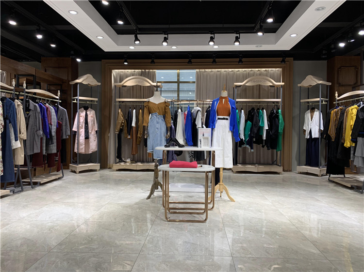 梵妮天汇2021年品牌春装尾货女装批发走份免费加_品牌折扣女装一手货源批发