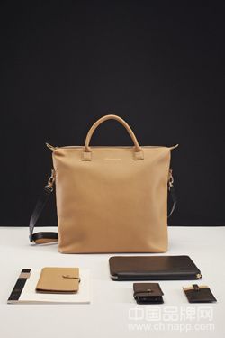 WANT Les Essentiels de la Vie 2012秋冬型录_lv二手奢侈品包包多少钱一个