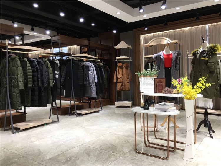 广州羽绒品牌丝柏凌欧美风格品牌折扣货批发_品牌折扣店进货渠道