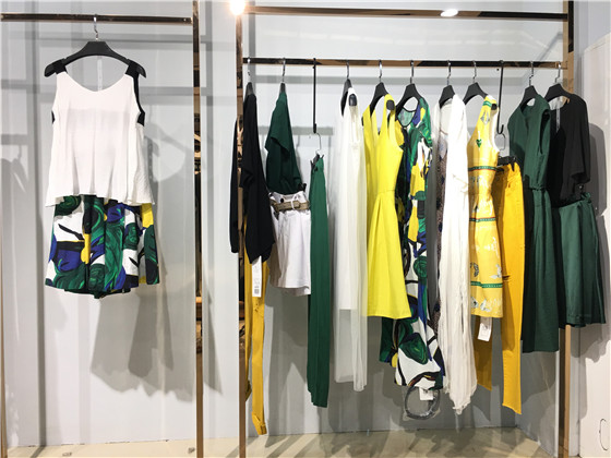 楚阁品牌女装2021春季新款显瘦连衣裙，雪纺衫特_免费铺货女装折扣店加盟