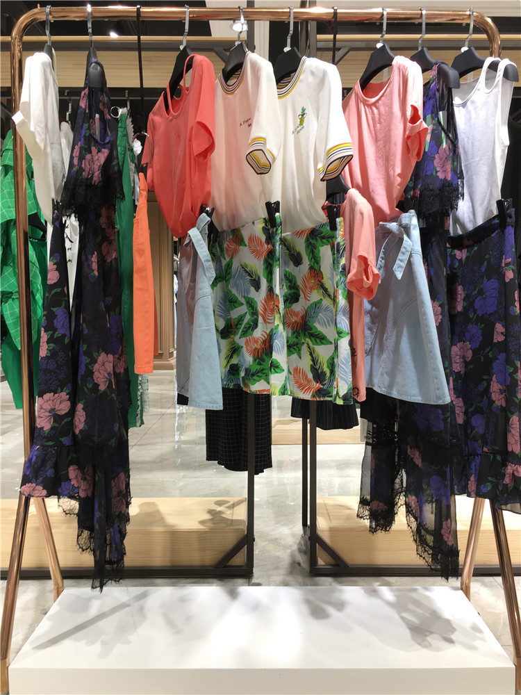 香港时尚女装品牌洛可可夏装品牌女装折扣批发_品牌折扣店货源进货渠道