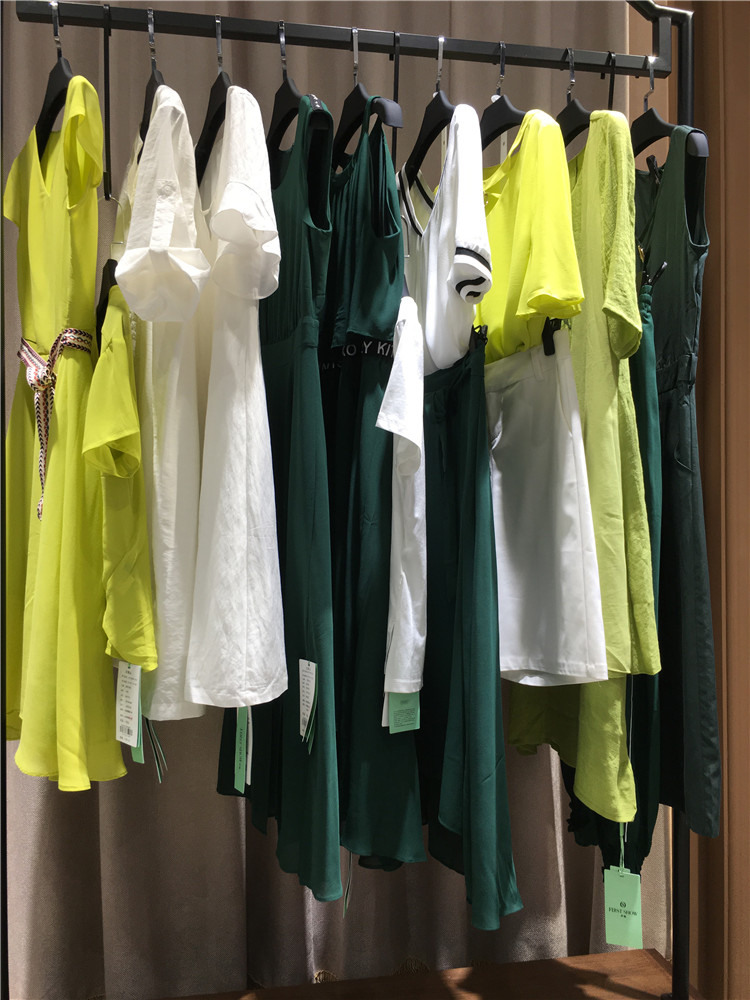 夏天到了，防晒衣要选什么材质好些？_品牌女装加盟免费铺货