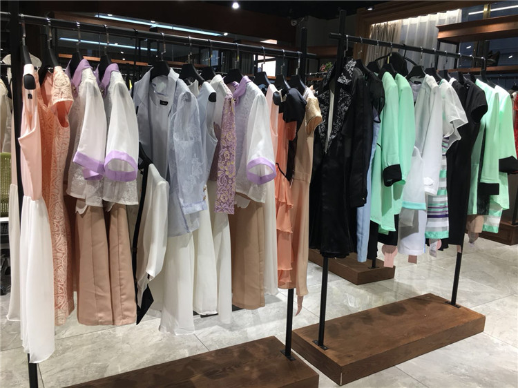 上海高端品牌折扣库存吉尼儿17年春夏女装_怎样开品牌折扣店