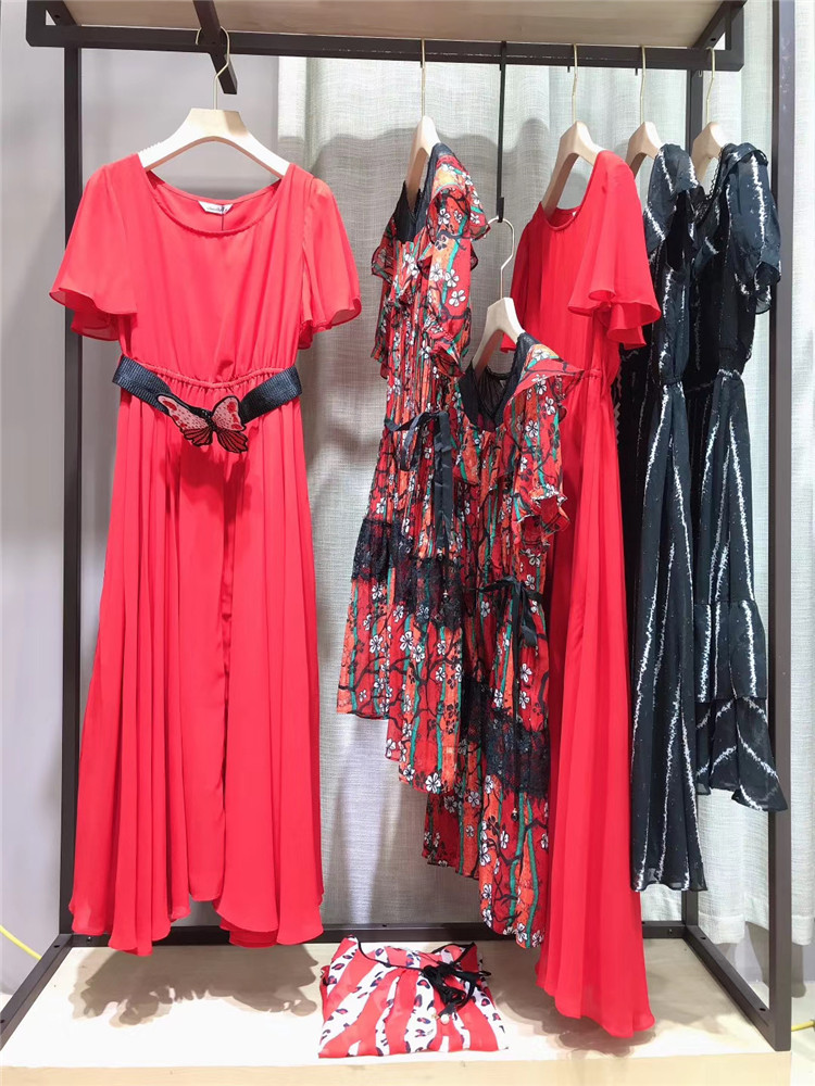 直播货源第五朵女装2021新款夏装品牌尾货折扣店_高端品牌折扣女装加盟