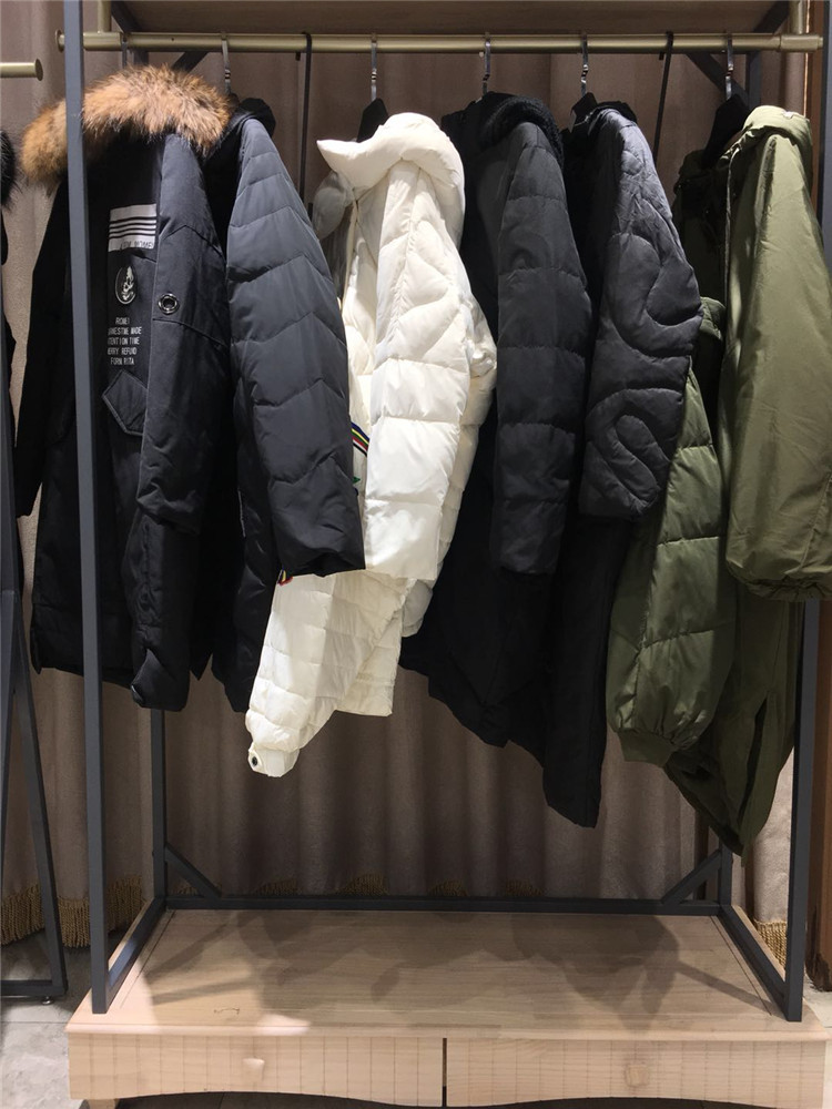 艾米拉女装2021新款羽绒服批发拿货货源_怎样开品牌折扣店