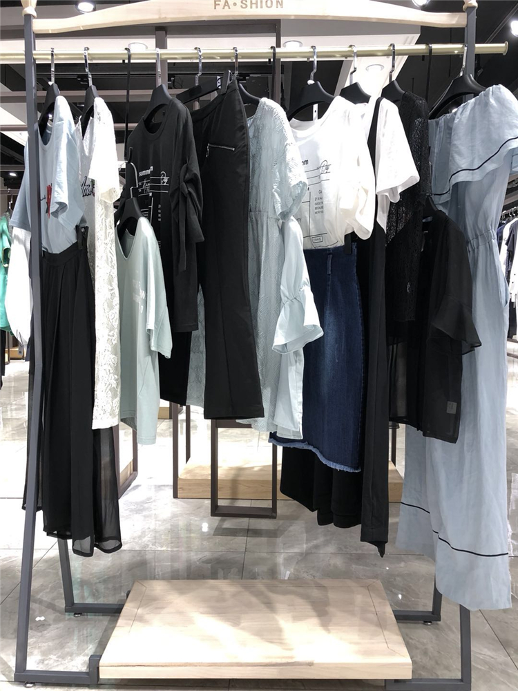 供应夏柏2021年夏装折扣女装货源现货批发_杭州女装免费铺货加盟