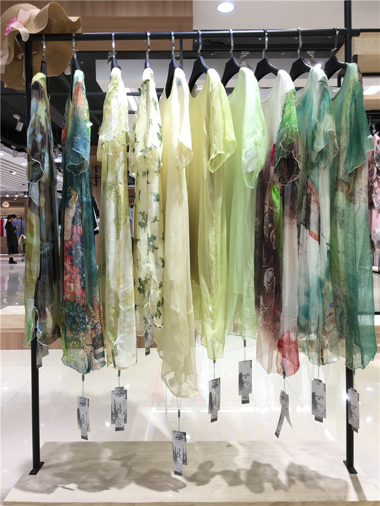 精品女装店铺必备北京高端丝媛桑蚕丝真丝连衣_品牌折扣店女装加盟哪家好