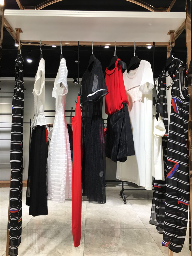 品牌折扣时尚女装索典2021年夏装广州服装尾货_品牌折扣店女装加盟哪家好