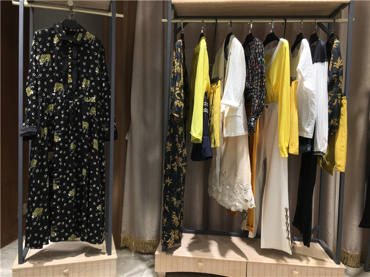 E15走份品牌2021新货春装实体店品牌折扣女装_品牌折扣女装批发货源哪家好