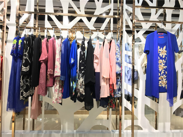 荣澜中老年2021春装新妈妈装中长款假两件套针织_品牌折扣店进货渠道