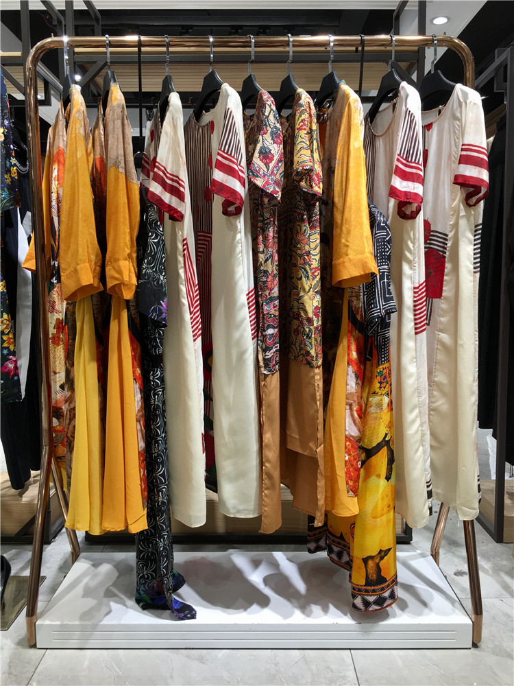 香港成熟高端折扣货源2021年夏装粉黛丽人真丝连_品牌折扣女装哪有可以加盟